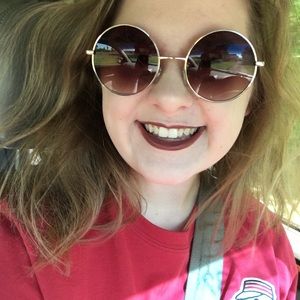 Meet your Posher, Megan